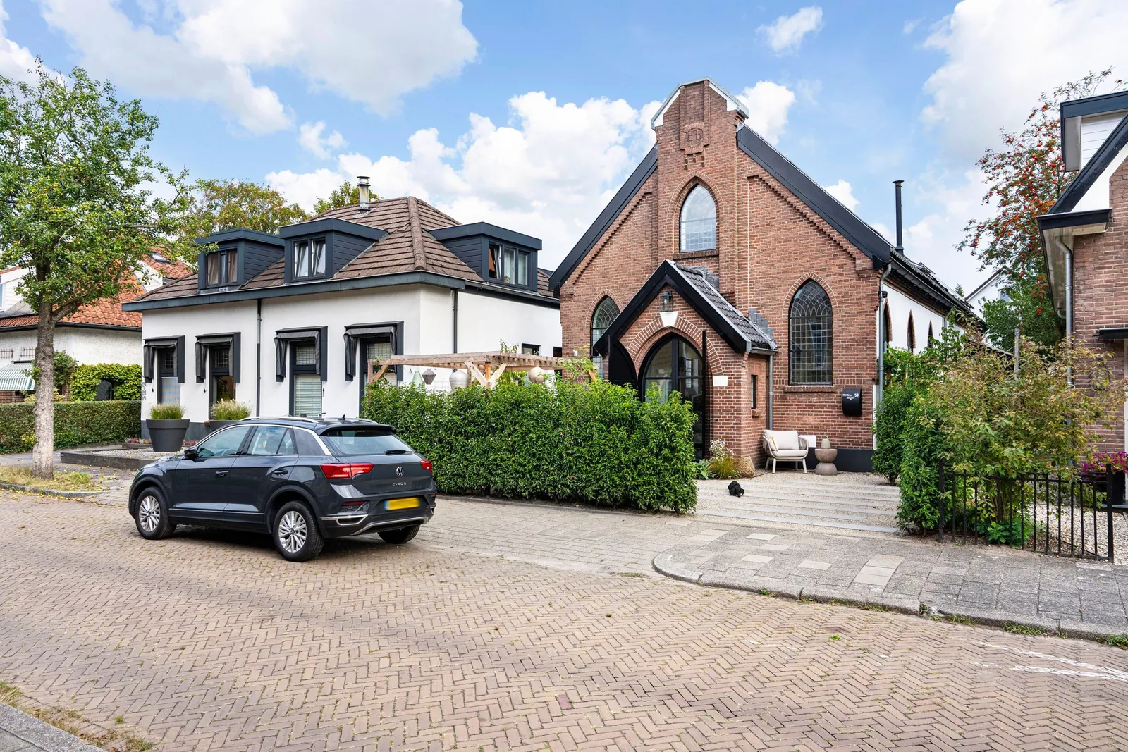 Rehoboth, Apeldoorn – de kerk tussen de woonhuizen in de straat