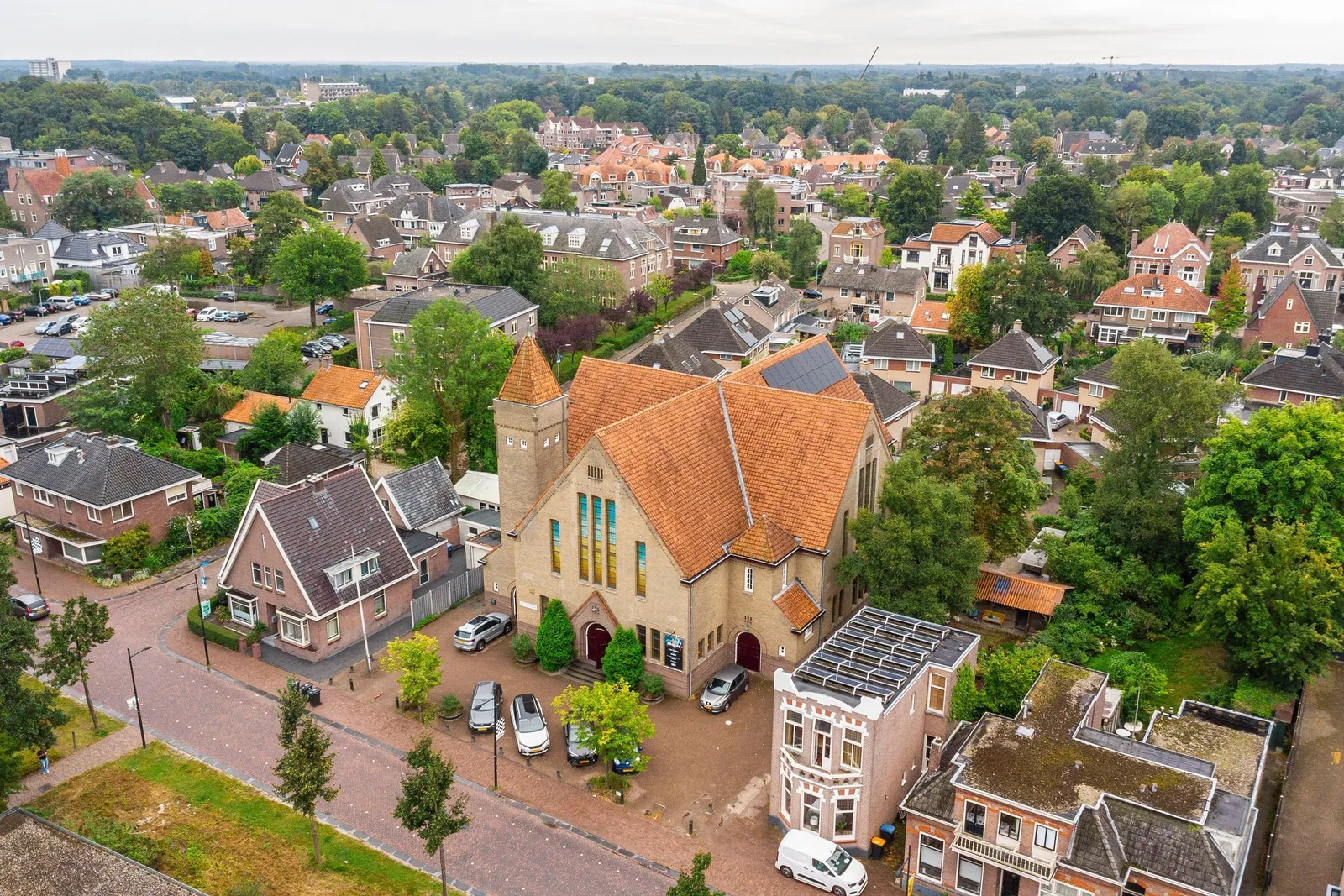 Zuiderkerk, Assen – de kerk in de wijk, van boven gezien