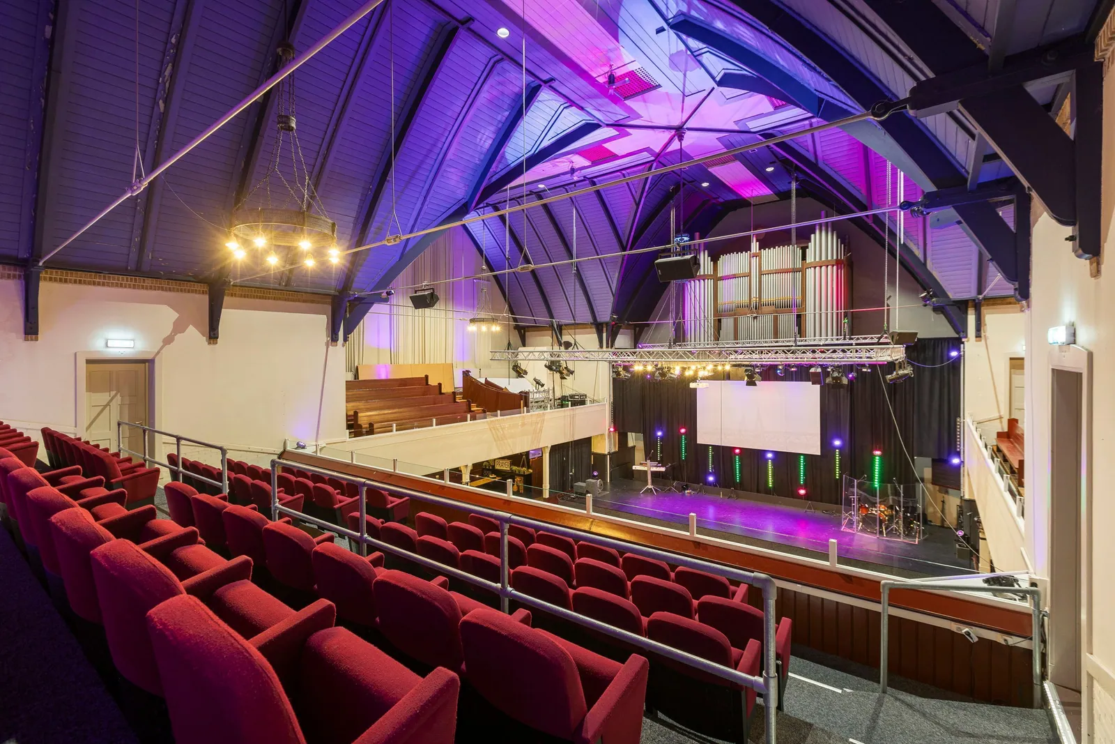 Zuiderkerk, Assen – de banken op de tribune