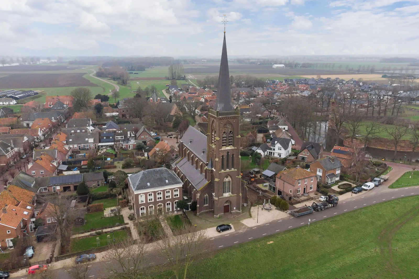 Sint Victorbasiliek, Batenburg – de basiliek in Batenburg van boven
