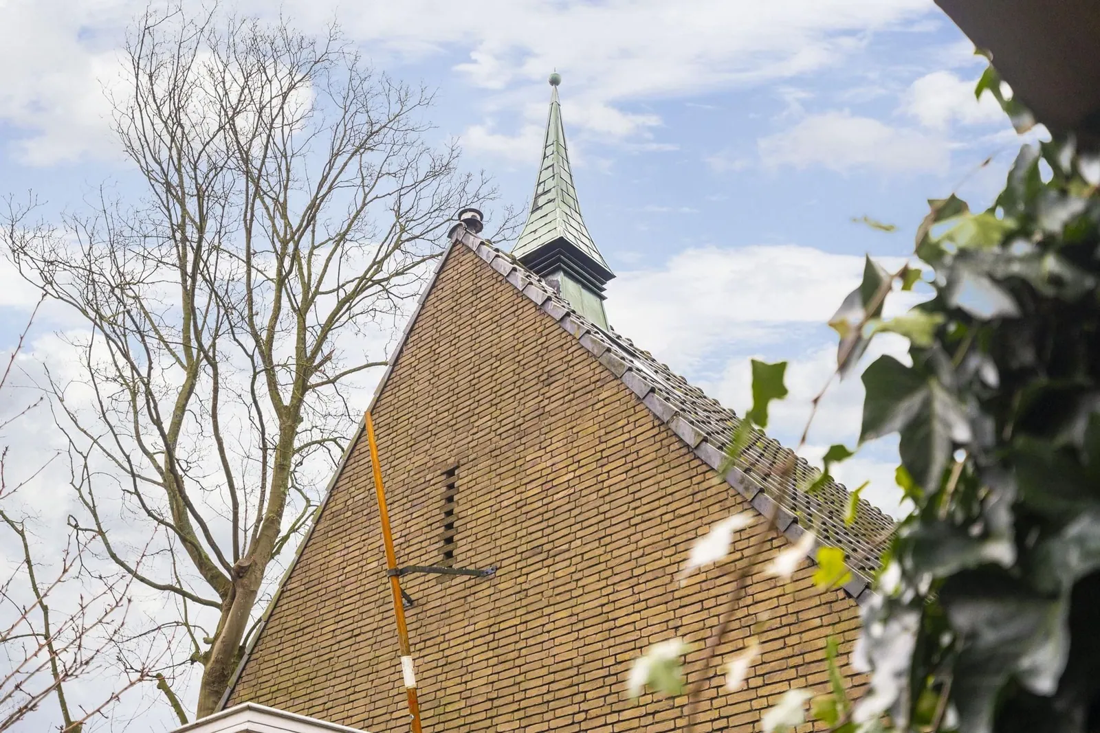 Prinsesselaankerk, Beverwijk – de topgevel van de kerk