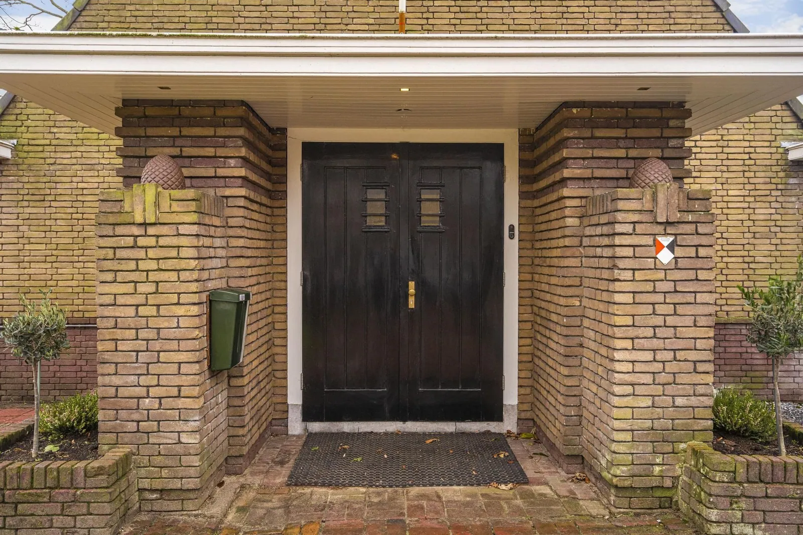 Prinsesselaankerk, Beverwijk – de entree