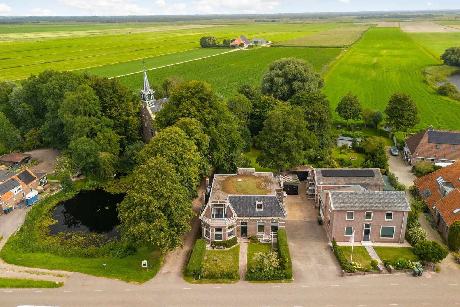 Pastorie Kerkbuurt, Blankenham – de pastorie en het landschap van boven
