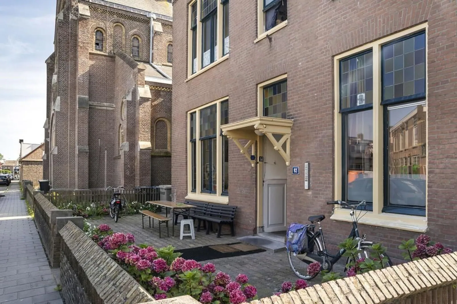 Pastorie Jan in 't Veltstraat, Den Helder – de pastorie naast de kerk