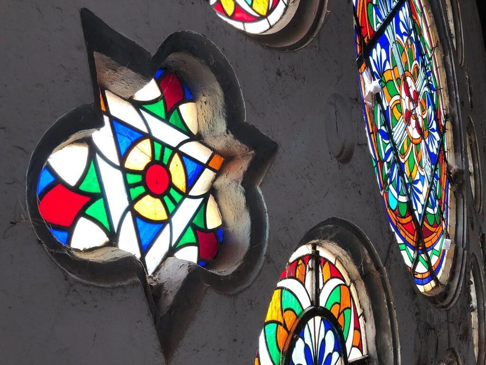O.L.V. Onbevlekt Ontvangen-kerk, Den Helder – het glas-in-lood