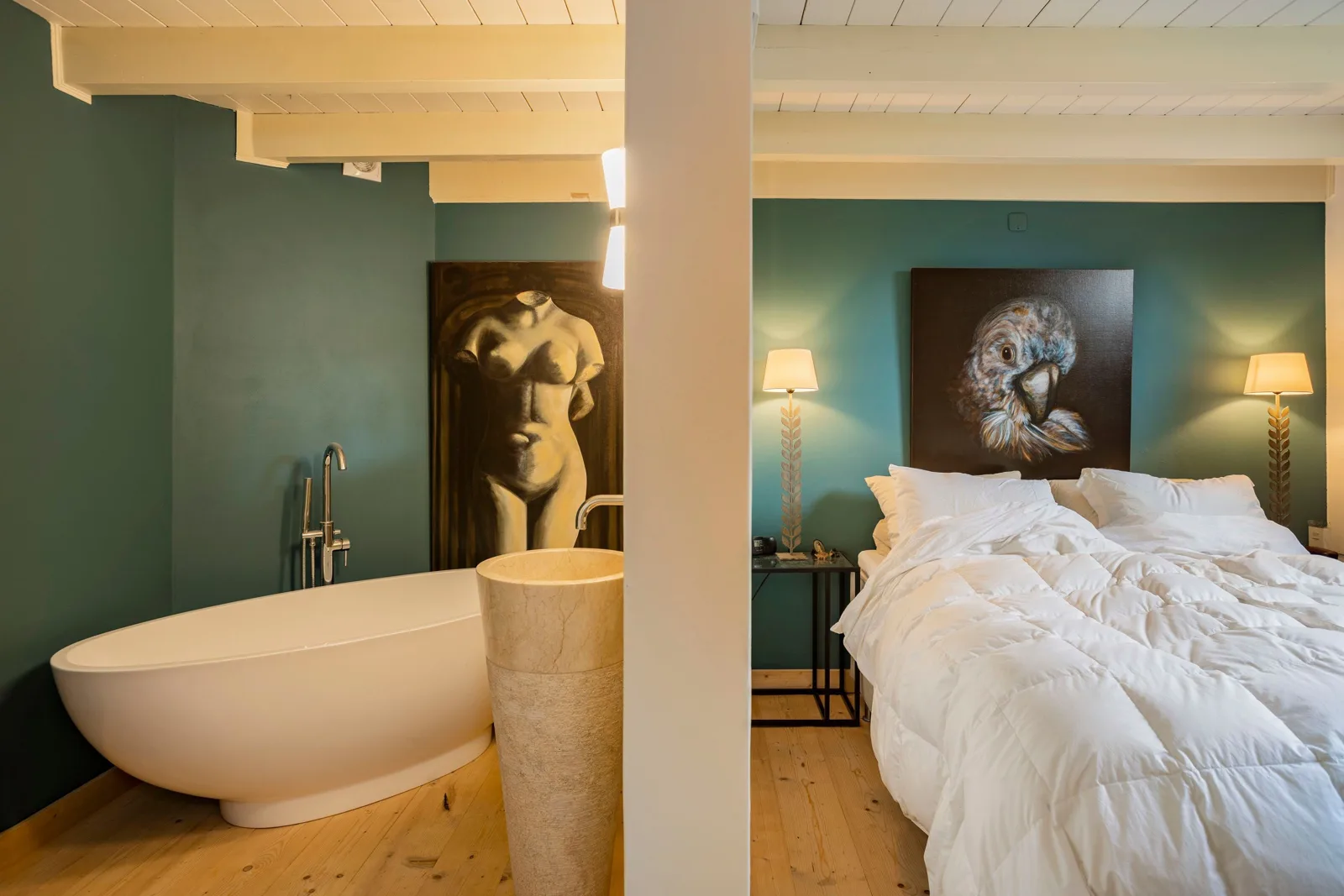 Kleine Vermaning, Hindeloopen – de slaapkamer met het vrijstaande bad