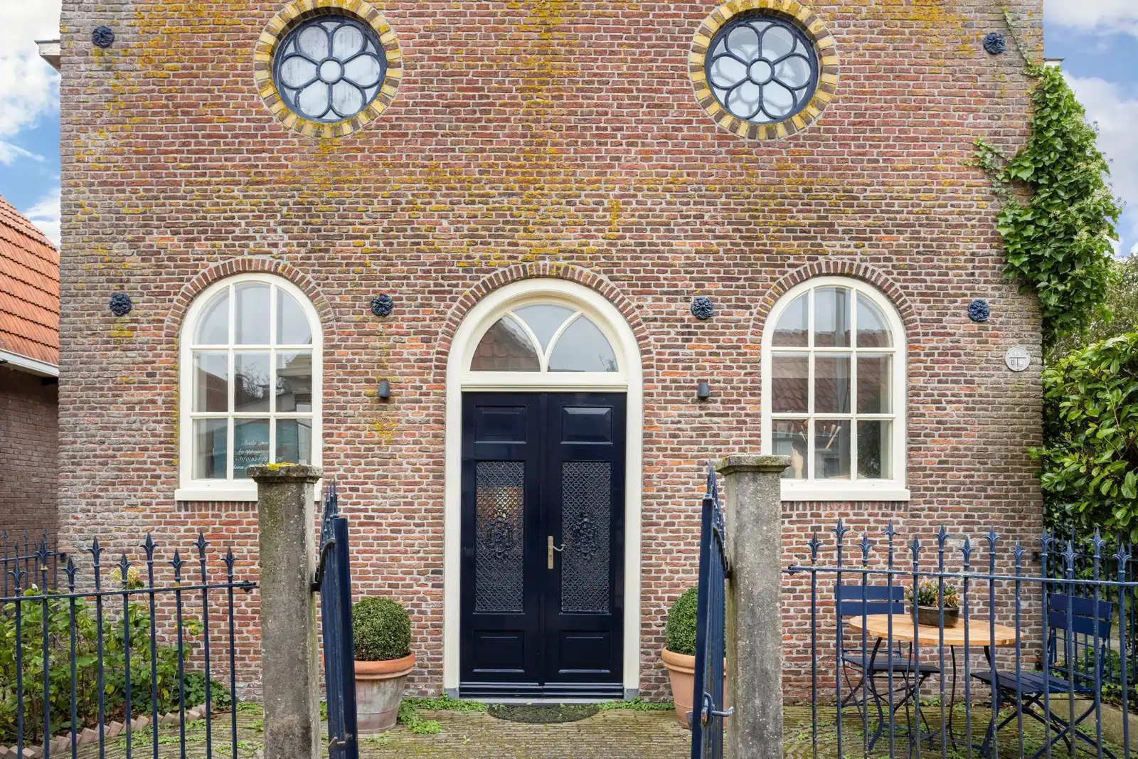 Kleine Vermaning, Hindeloopen – de voorgevel van De Kleine Vermaning aan de Schoolstraat