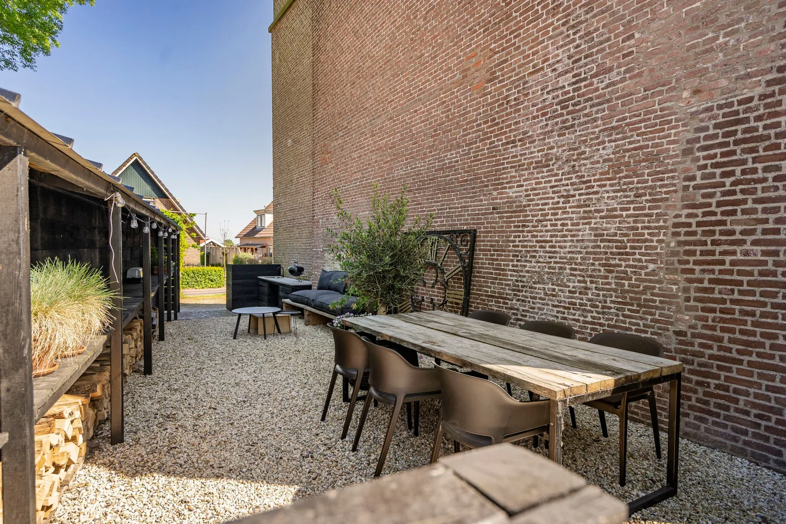 St.-Nicolaaskerk, Kuinre – het terras aan de kopse kant