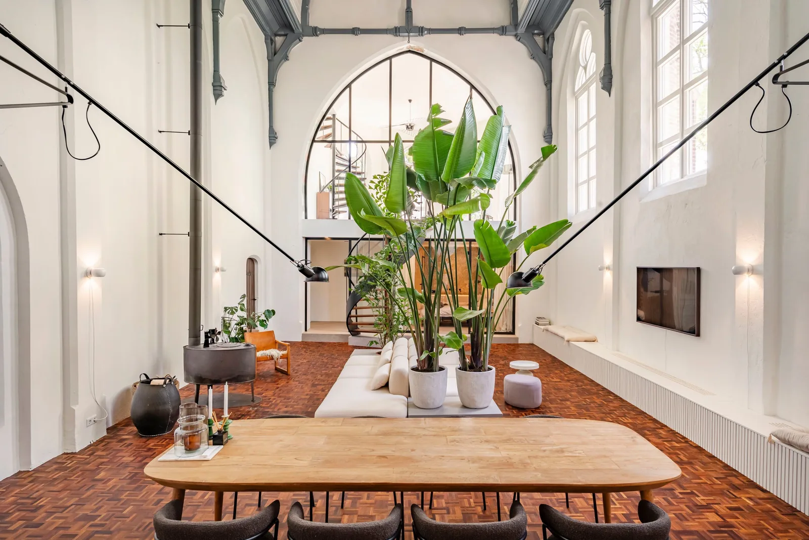 St.-Nicolaaskerk, Kuinre – de lange tafel in het schip