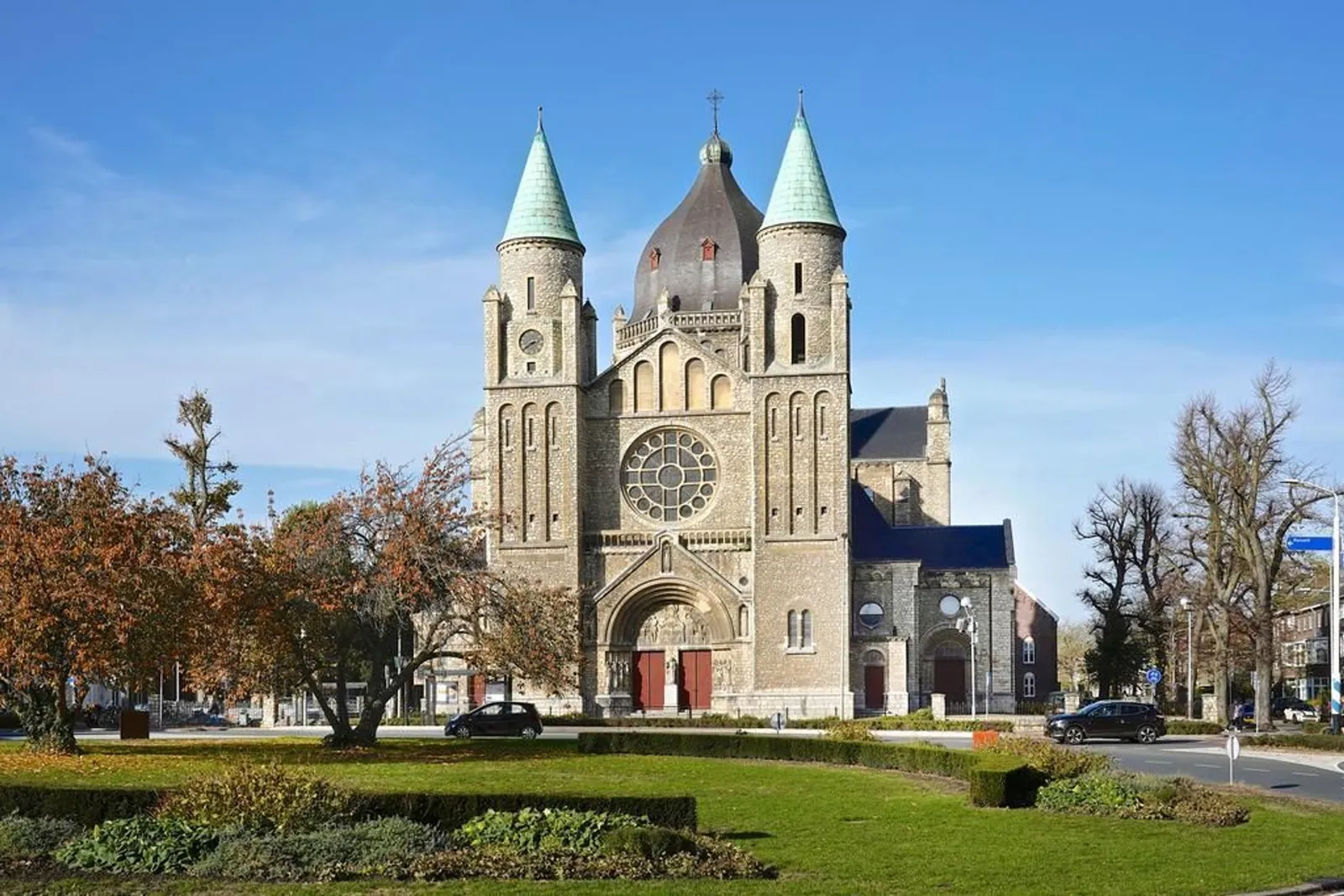 Sint Lambertuskerk, Maastricht – de voormalige Sint Lambertuskerk aan het Emmaplein