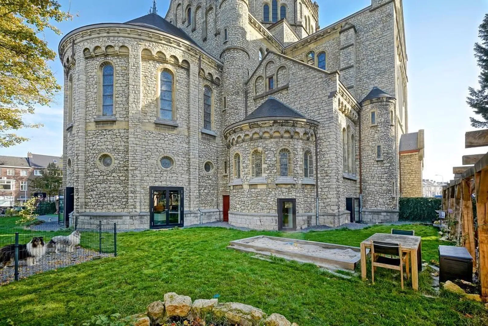 Sint Lambertuskerk, Maastricht – de tuin bij het koor