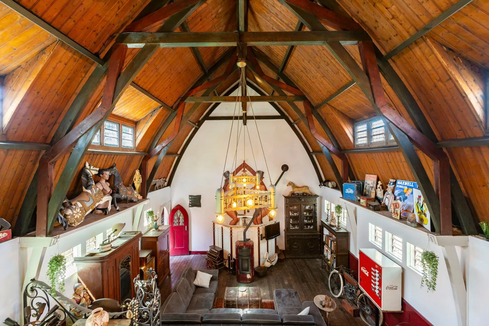 Zaalkerk, Musselkanaal – de kerkzaal onder de houten paraboolspanten