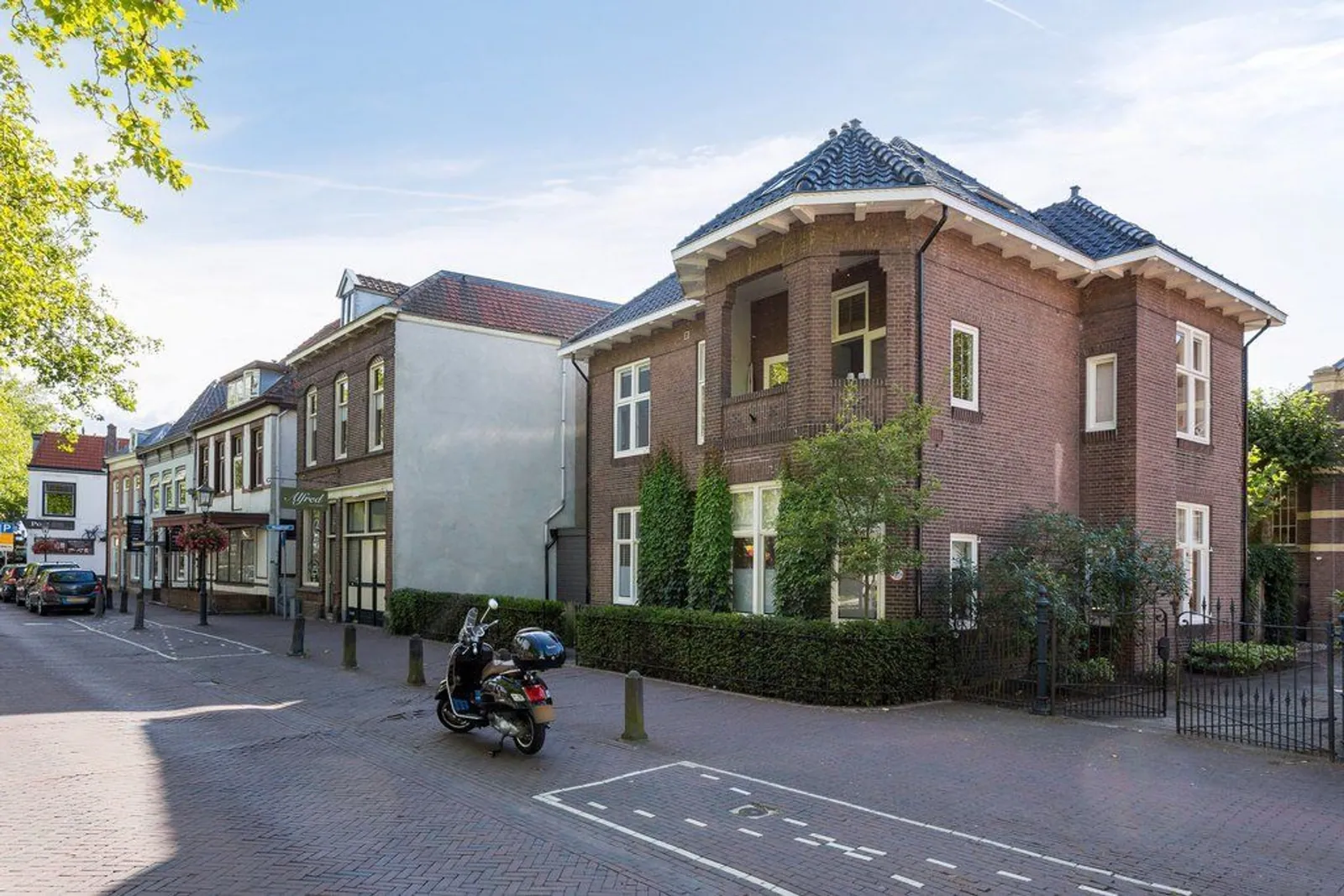 Pastorie Dorpsstraat, Vreeswijk – de pastorie aan het water