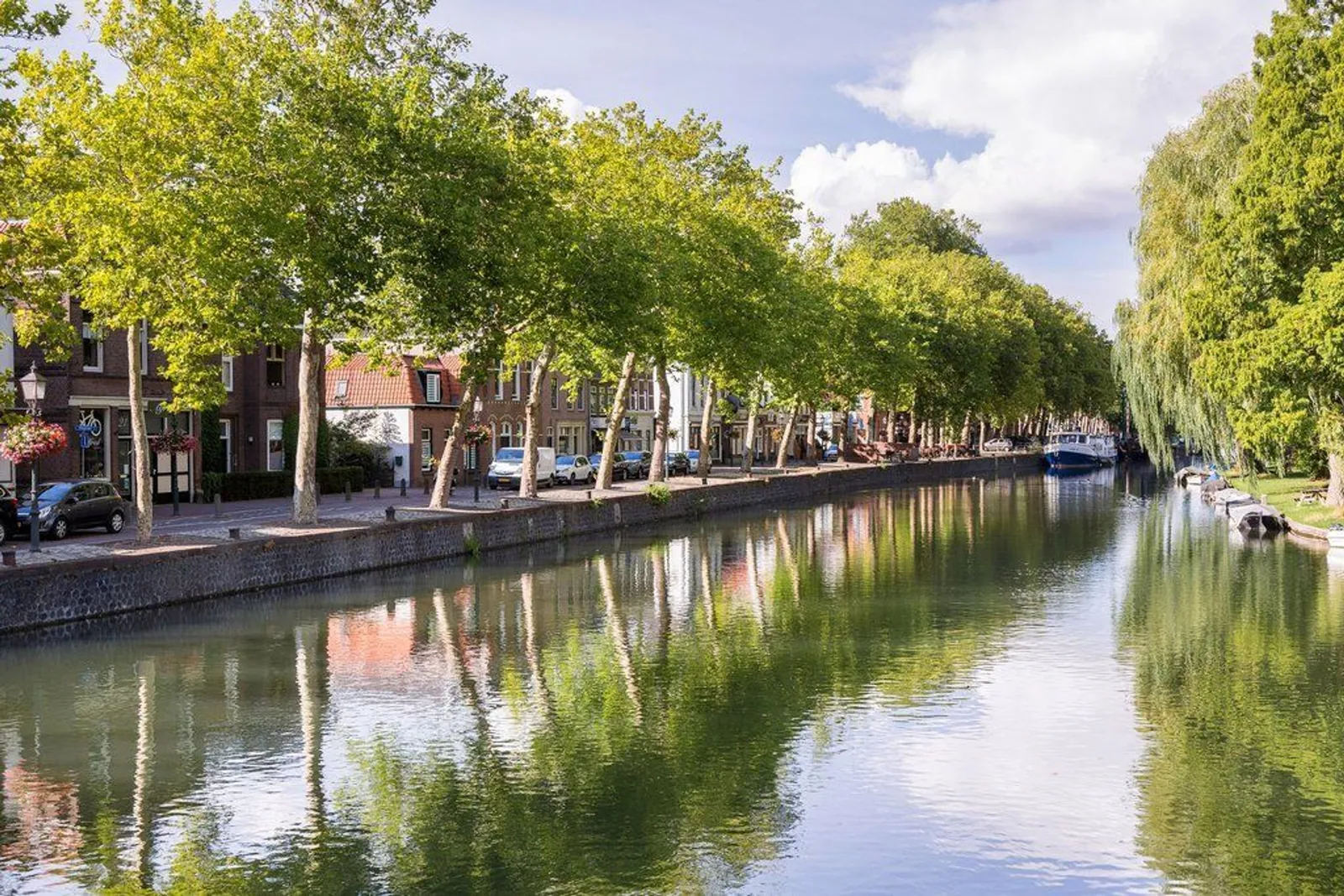 Pastorie Dorpsstraat, Vreeswijk – de Vaartse Rijn voor het huis