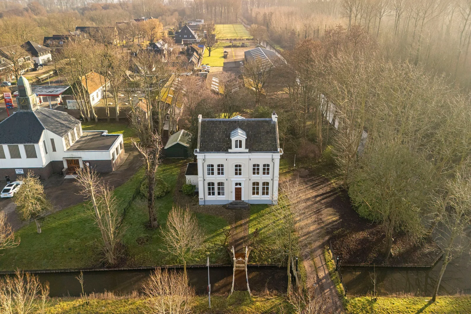 Pastorie Westerweg, Purmerend – de pastorie van boven, tussen het water