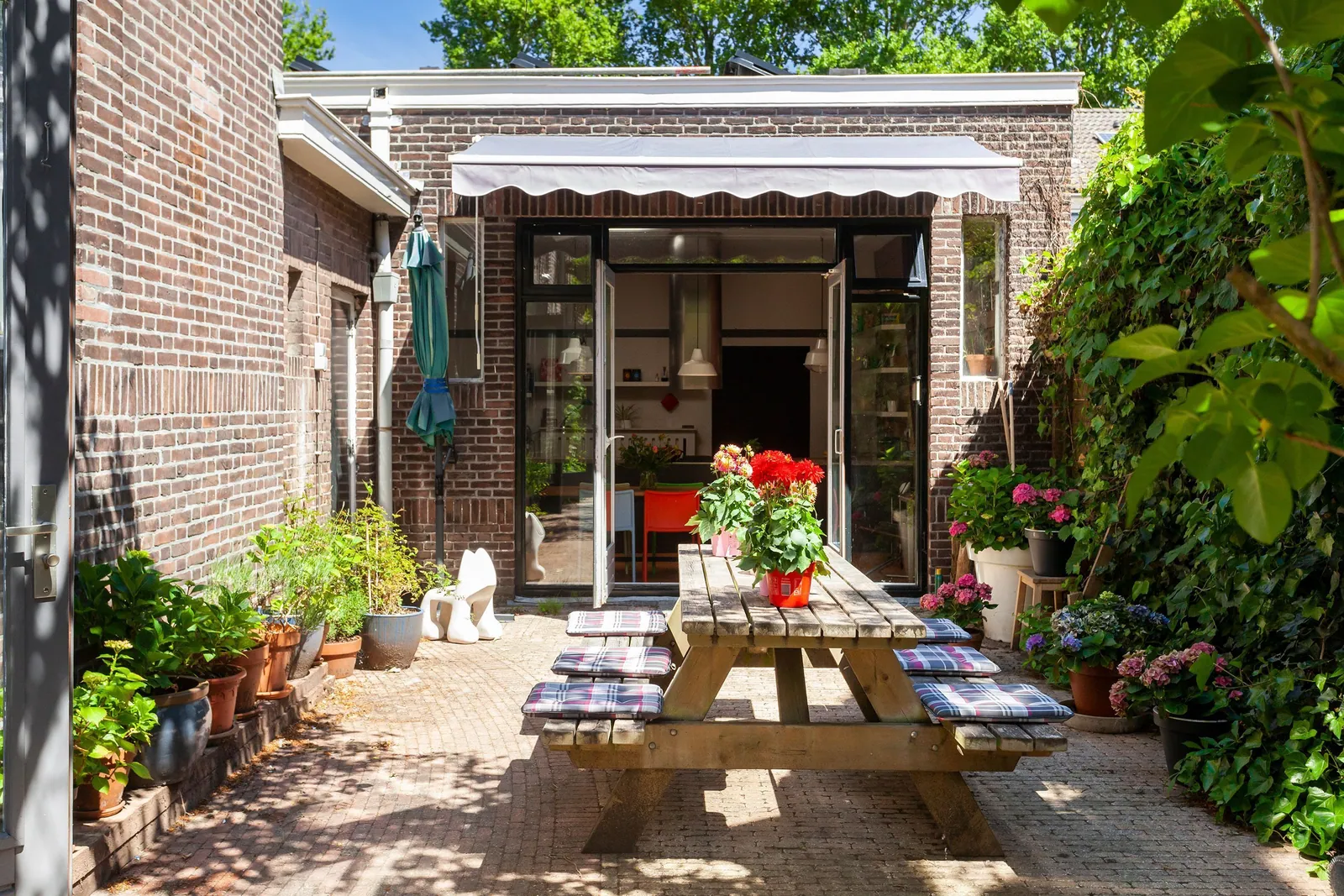 Elimkerk, Heijplaat Rotterdam – de besloten tuin