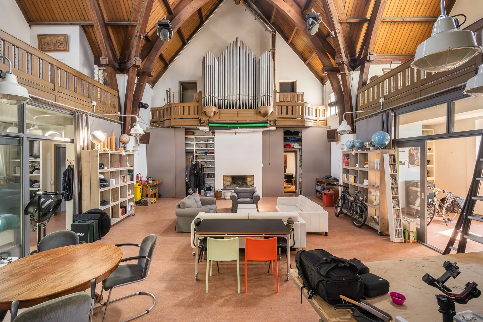 Elimkerk, Heijplaat Rotterdam – de kerkzaal onder de houten kapconstructie