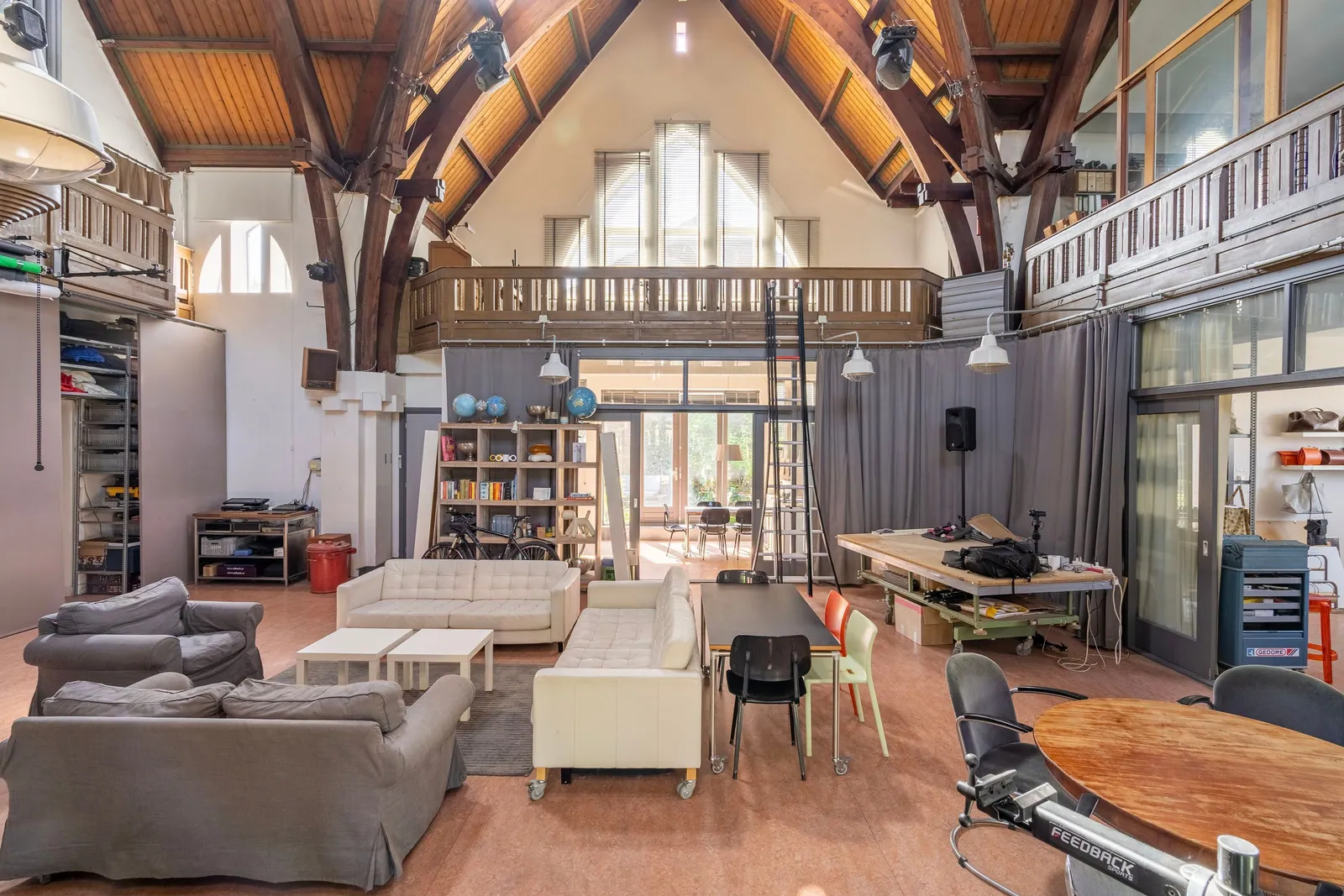 Elimkerk, Heijplaat Rotterdam – wonen en werken in de voormalige kerkzaal
