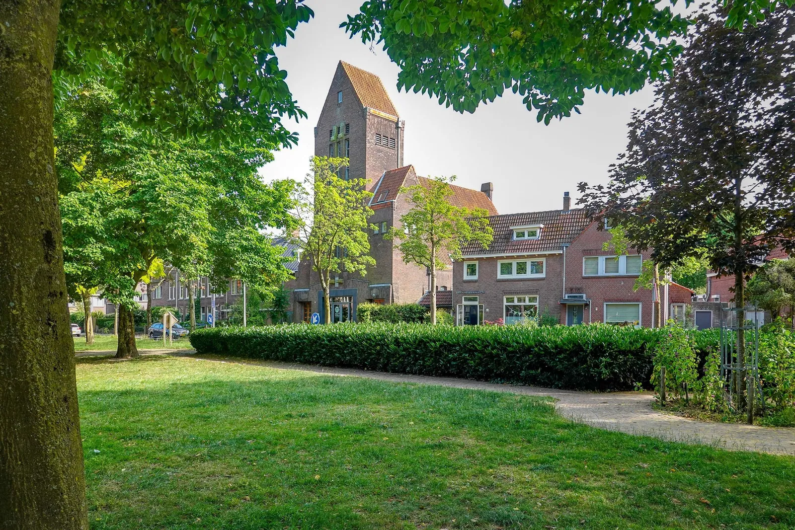 Sionskerk, Tilburg – vanuit het park gezien