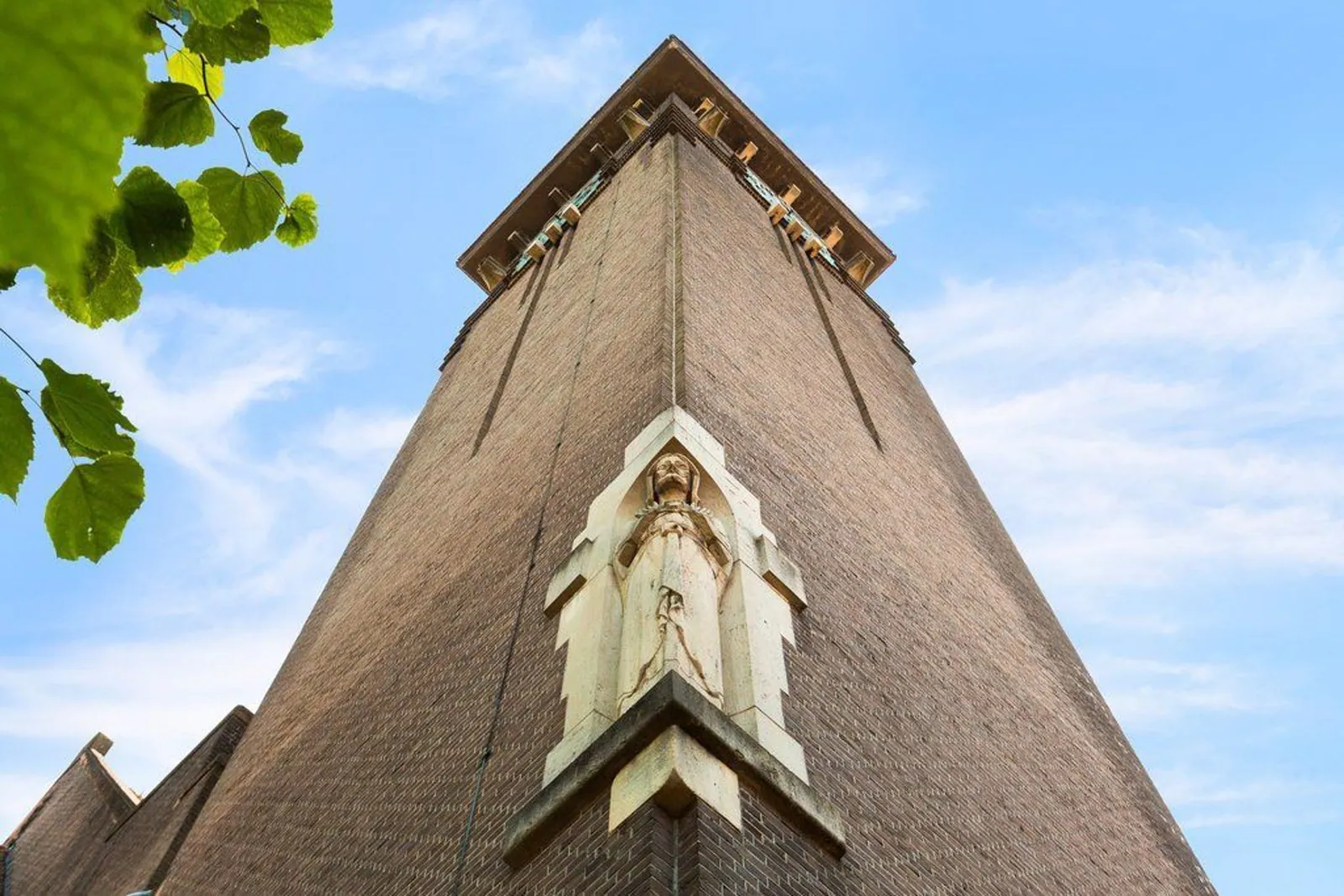 Heilig Hartkerk, Utrecht – de topgevel