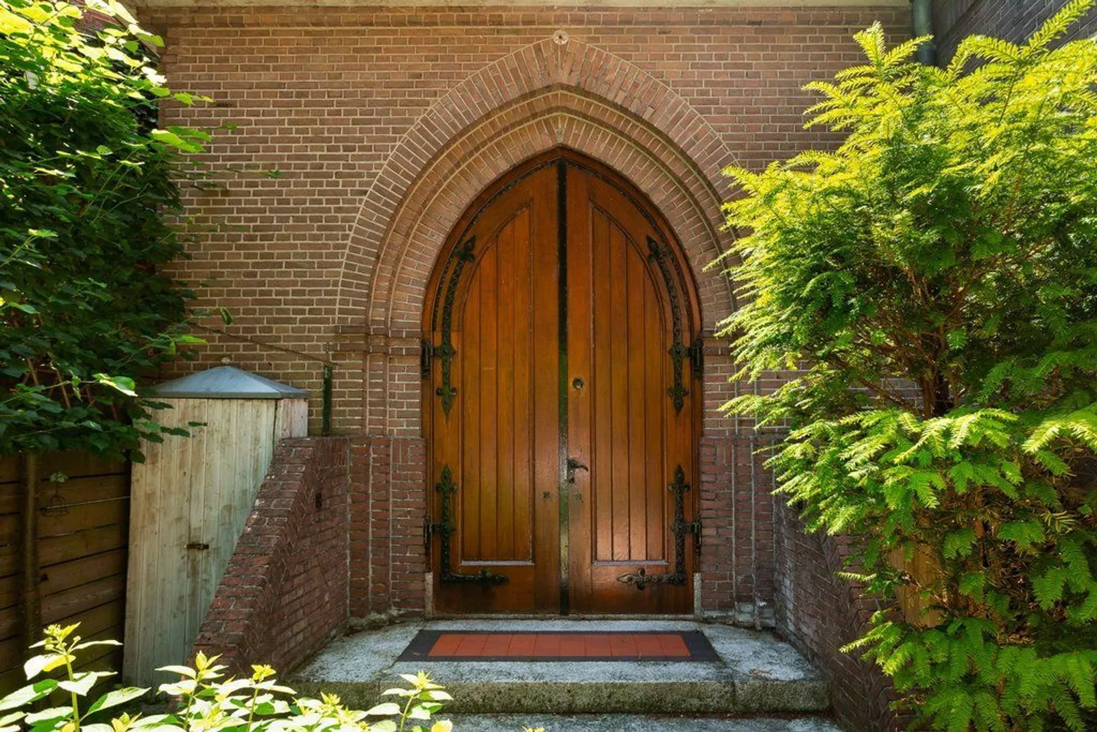 Heilig Hartkerk, Utrecht – de deur in de gevel